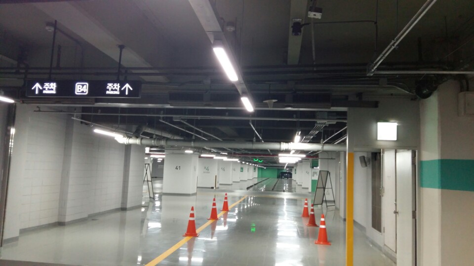 콘도 제이 (CONDOR J) 삼성동 현대 백화점 지하 주차장